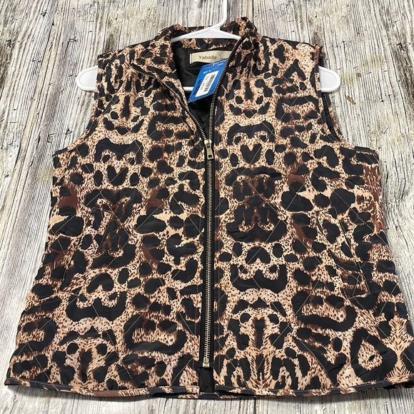 Yahada Animal Print Vest - Picture 1 of 6